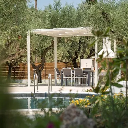 With Private Pool In דירה *