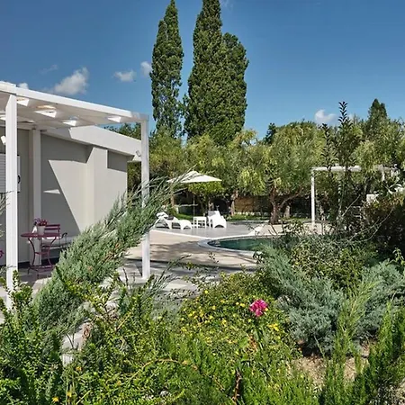 With Private Pool In דירה