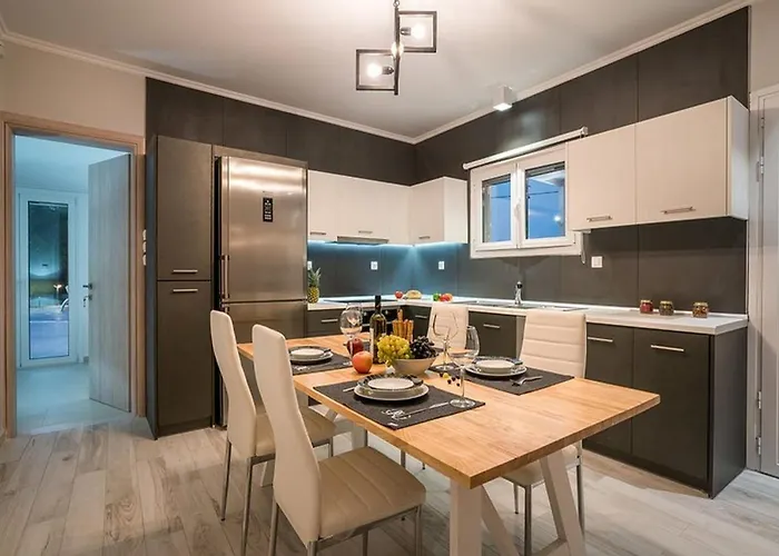 דירה With Private Pool In