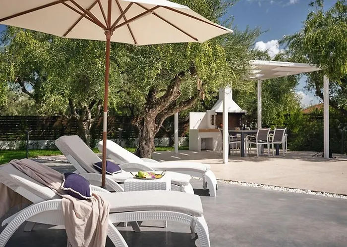 With Private Pool In דירה *