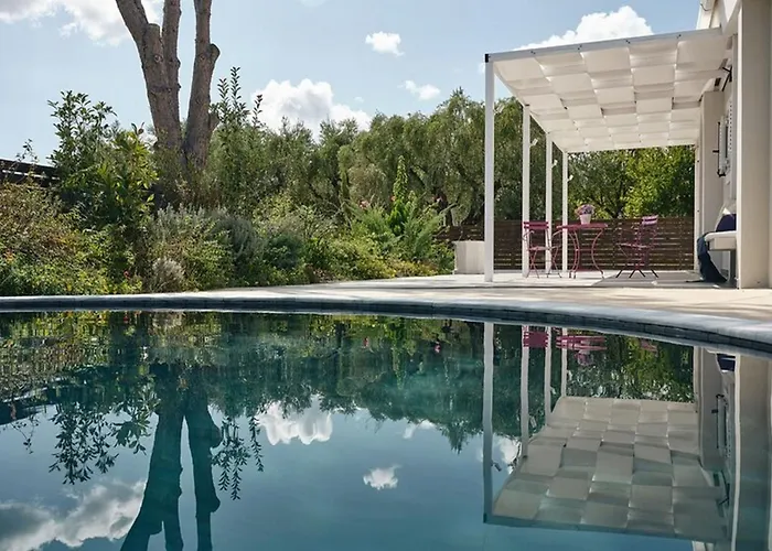 With Private Pool In דירה