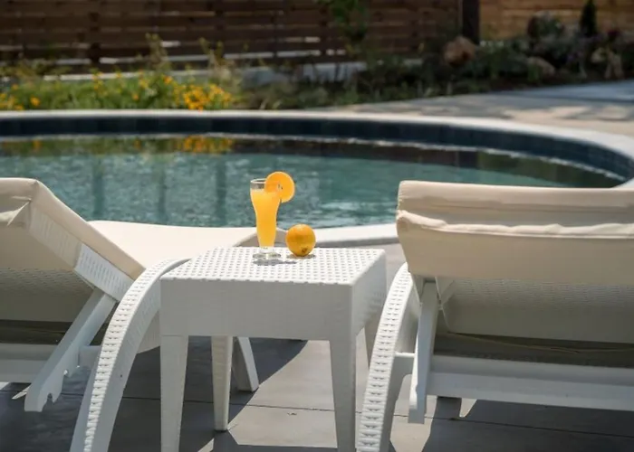 With Private Pool In פפקוהורי
