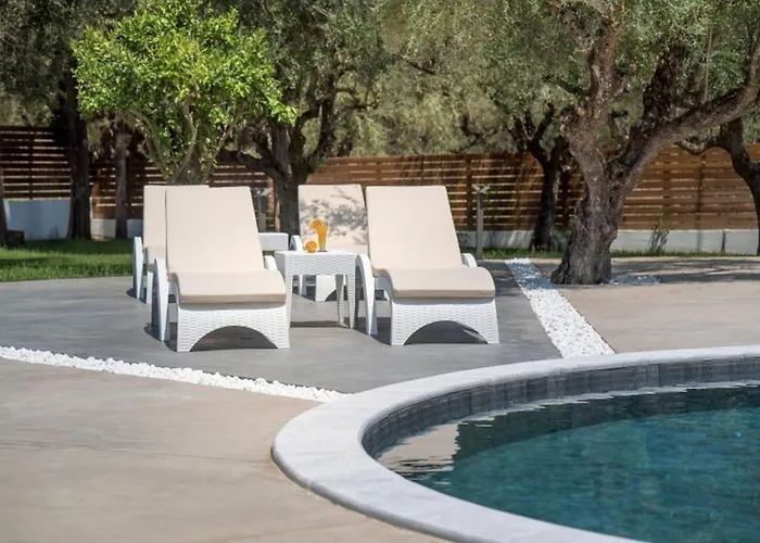 With Private Pool In * פפקוהורי